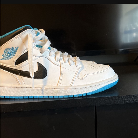 Jordan 1 laser blue size 7.5 worn one time - Picture 1 of 6